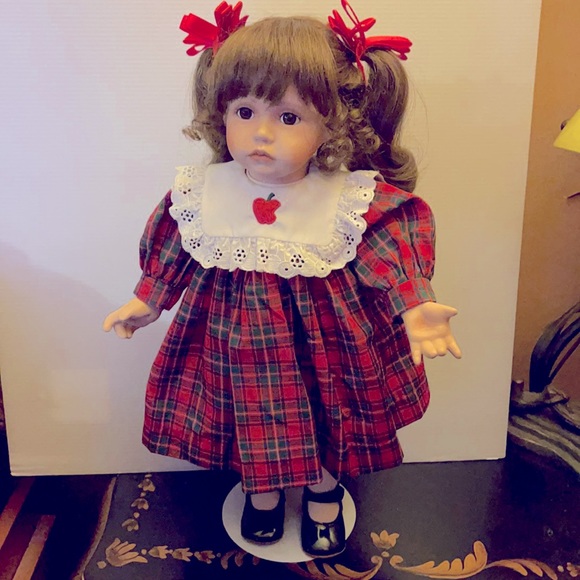 Georgetown Collection doll - Picture 3 of 5